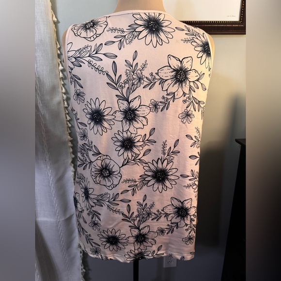 NEW Emery Rose Plus Size Floral Top 🌻 - Picture 4 of 6